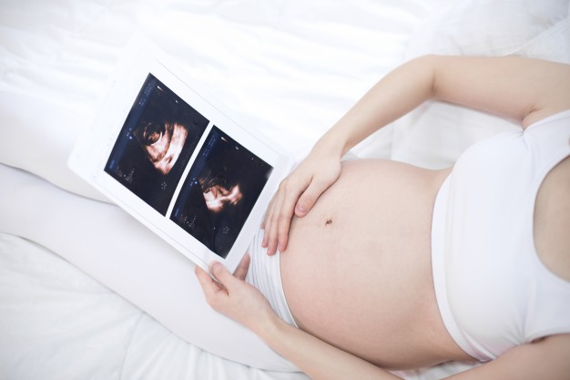 mulher gravida depois do congelamento de óvulos